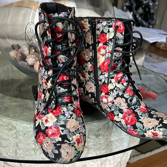 Sexy boots, size 7, great with any kind of outfit - Picture 1 of 10